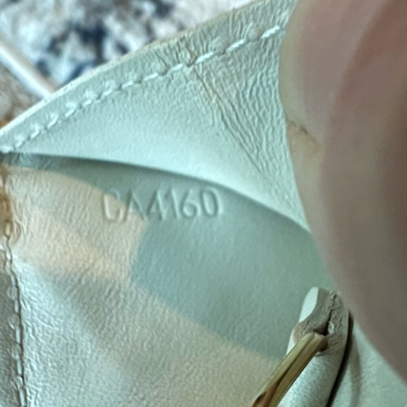 Louis Vuitton Pouchette Cles Blanc Corail 💛 - Picture 12 of 12